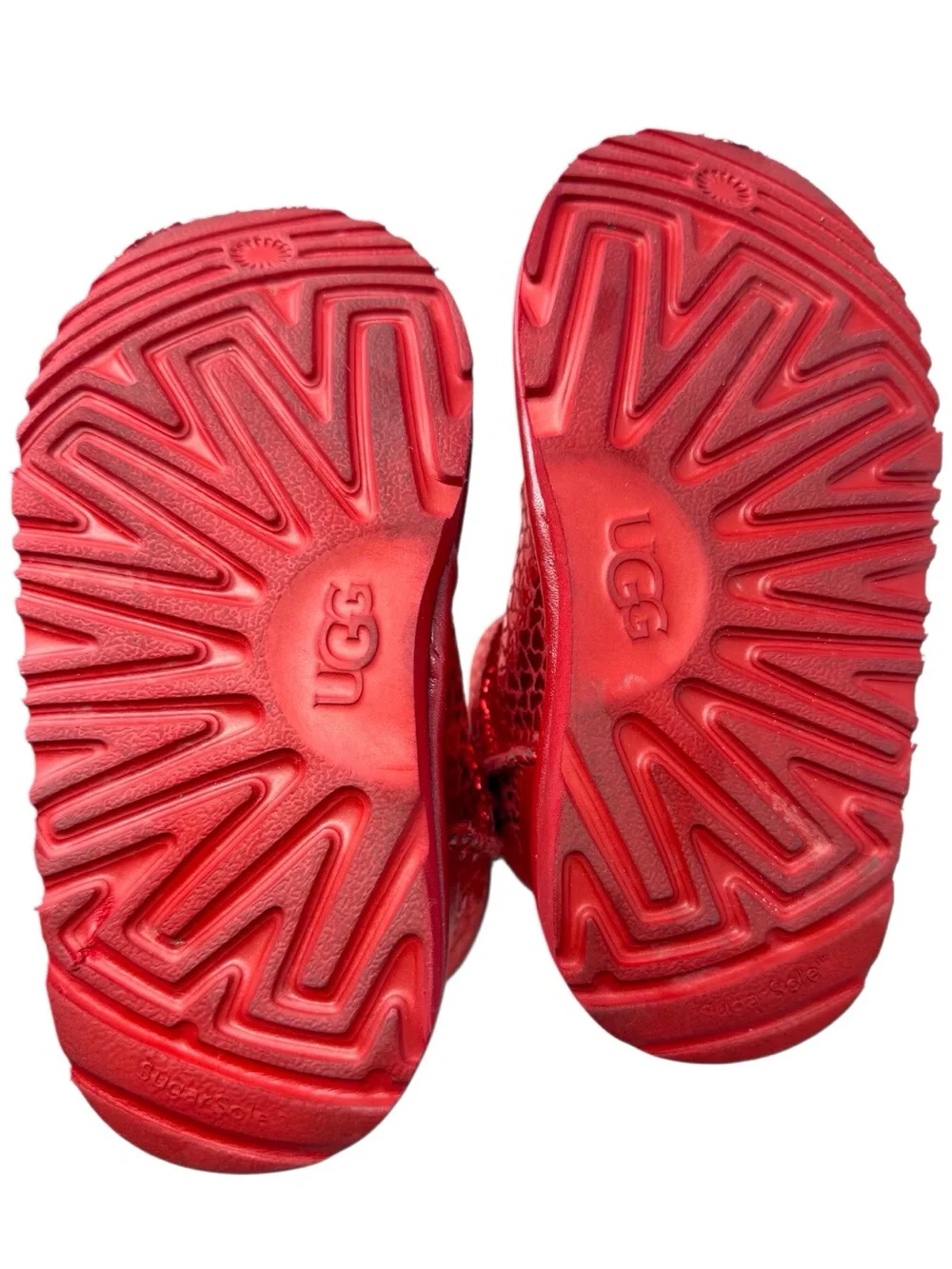 UGG Kids' Classic II Gel Hearts Red Boots girls size US 10/EU 27.5